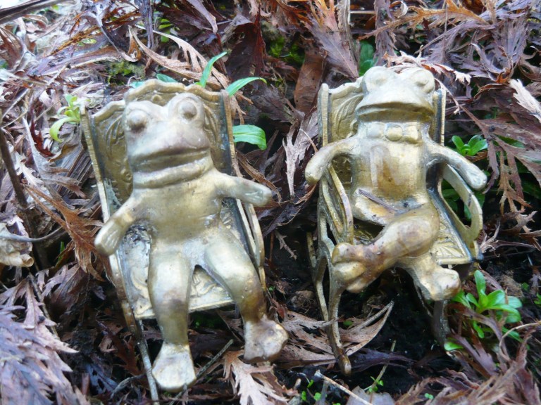 willow and frogs 156