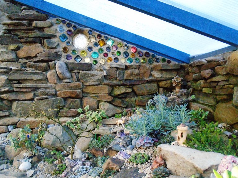 glassbottle wall 034